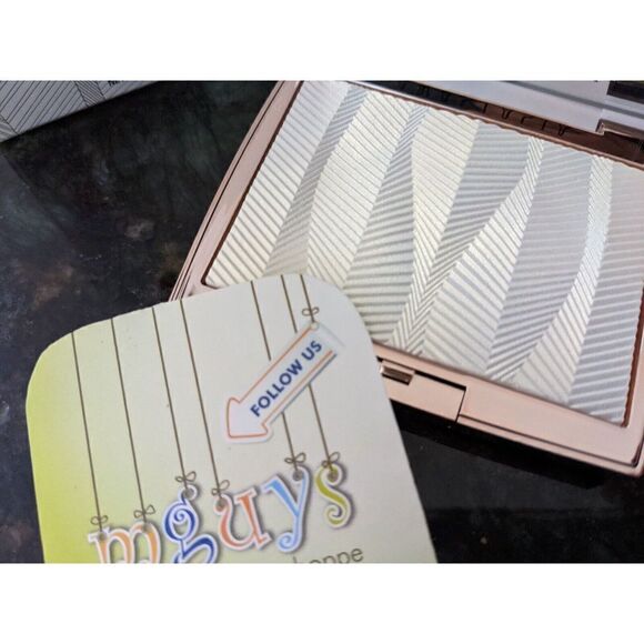 ANASTASIA Beverly Hills ABH Iced Out - icy white gold Highlighter 11g/.39oz BNIB - Picture 3 of 9